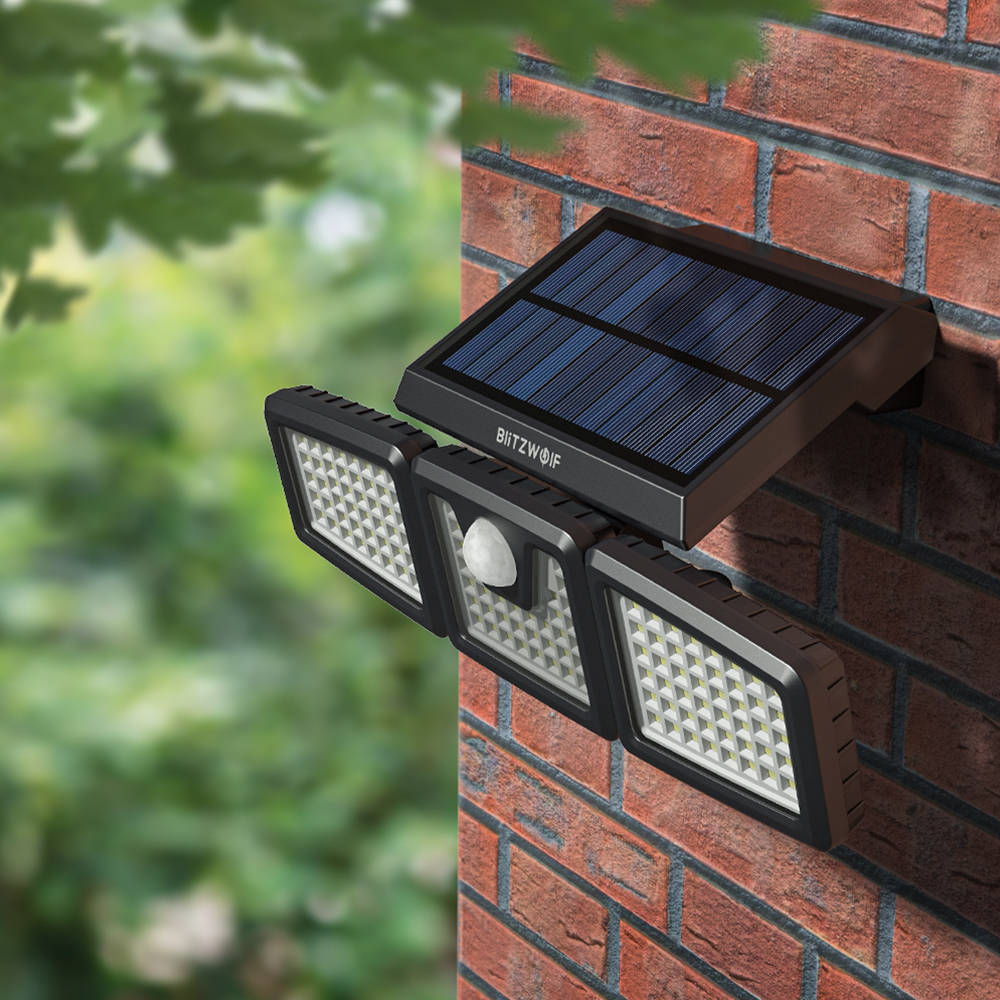 Venkovní Blitzwolf LED solární lampa BW-OLT9 se senzorem soumraku a detekcí pohybu, 1800mAh