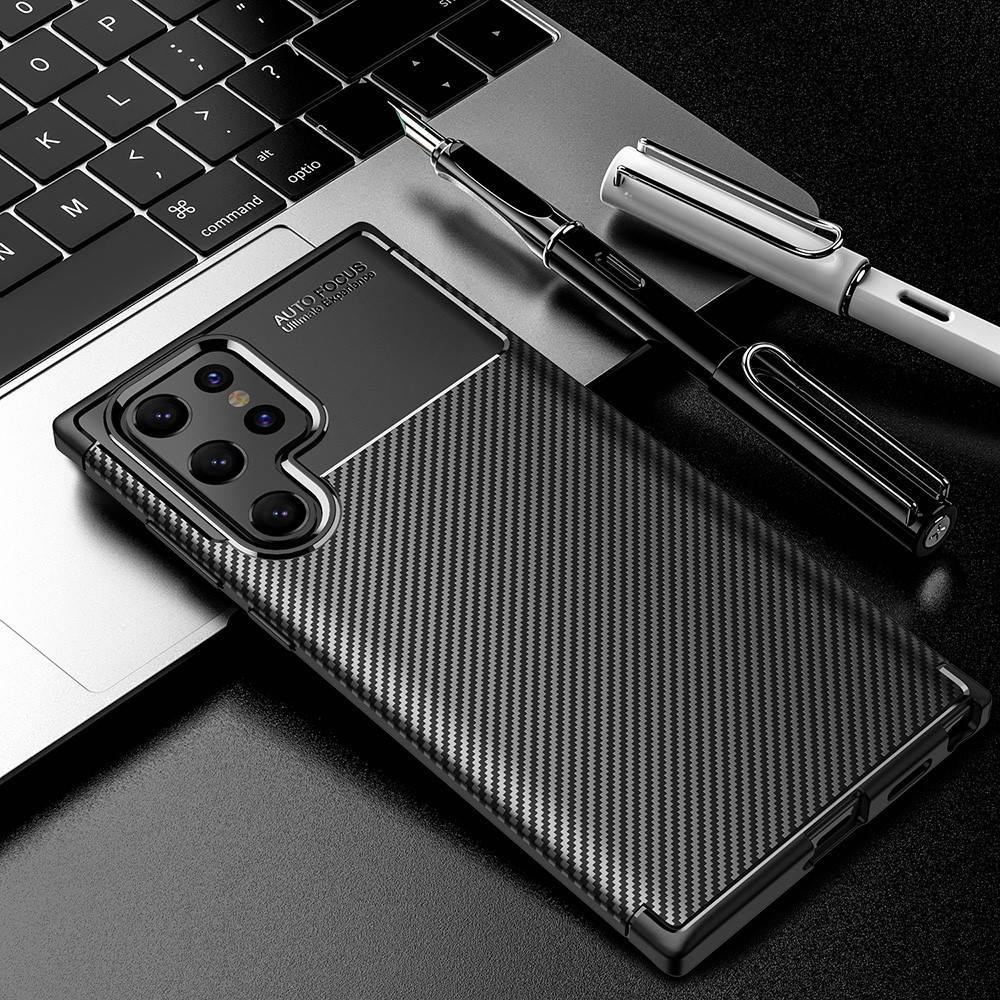 Kryt Samsung Galaxy S22 Ultra Armored Carbon Fiber černý